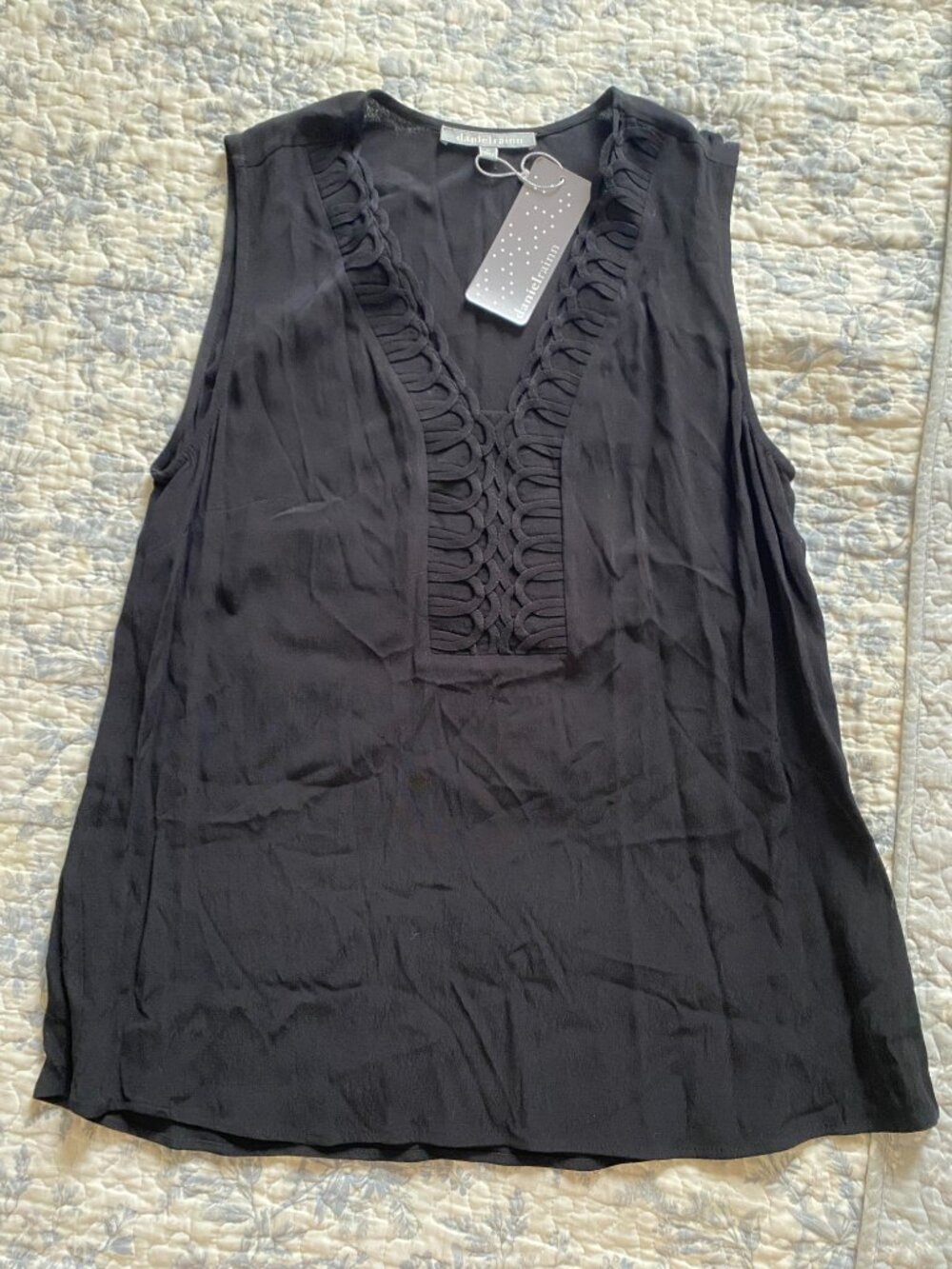 NWT Daniel Rainn Women's Medium Black Sleeveless Blouse Woven Detail V Neck